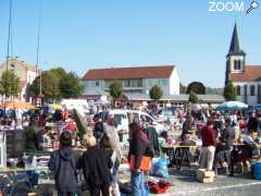 picture of BROCANTE - EXPO VOITURES ANCIENNES - RESTAURATION MOULES FRITES